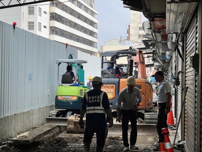 竹市和平路20巷內又塌陷  管線汰換50戶停水7天 | 華視新聞