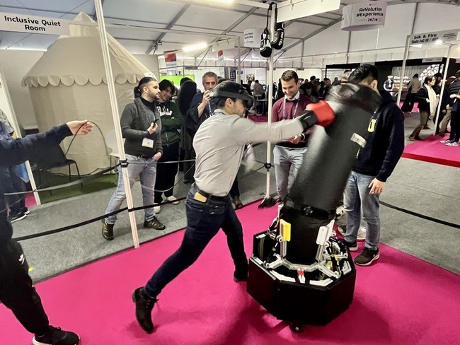 跨校團隊打造拳擊對練擬真機器人  易動拳靶獲獎 | 華視新聞