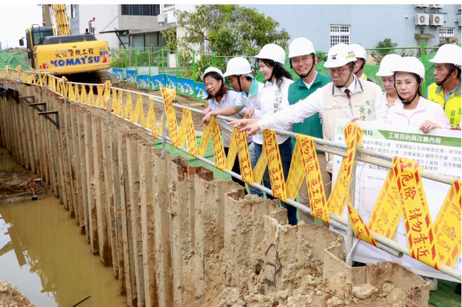 黃偉哲視察新化下水道工程 允爭取步道綠美化經費 | 華視新聞