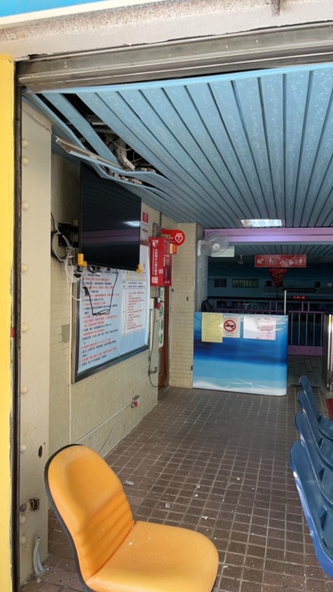 基隆市立游泳池天花板水泥塊掉落 幸無人受傷 | 華視新聞
