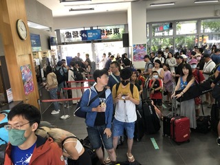 中秋連假首日出遊 小琉球湧入近萬人登島