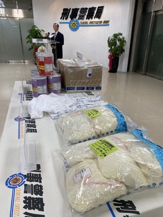 美國包裹運市價千萬毒奶粉罐來台 刑事局逮2嫌