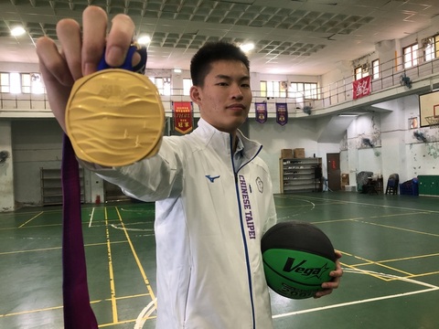 亞運摘金回母校鼓勵學弟妹  余祥平：美夢成真