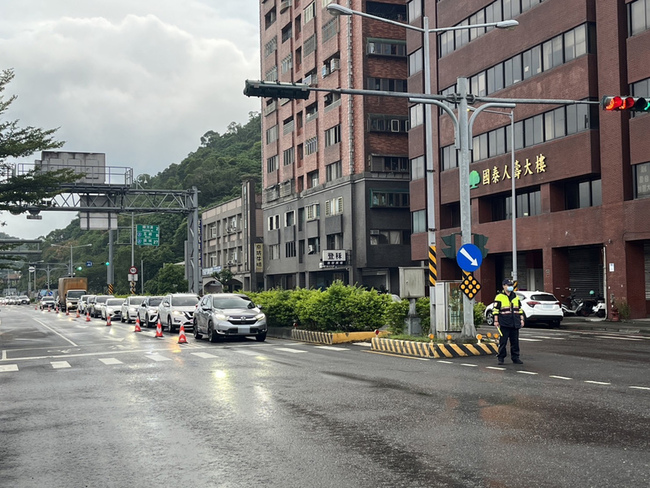 國慶連假首日 蘇花改南下清晨湧現車潮 | 華視新聞