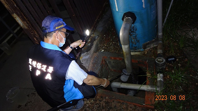 皮革廠繞流排放超標廢水 環境部深夜埋伏破獲 | 華視新聞