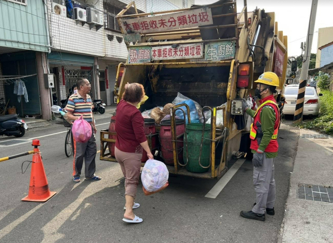 垃圾清運大車隊APP遭指不即時擾民 中市府允優化 | 華視新聞