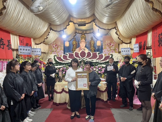 嘉義市南管大師蔡青源公祭 黃敏惠頒褒揚狀 | 華視新聞