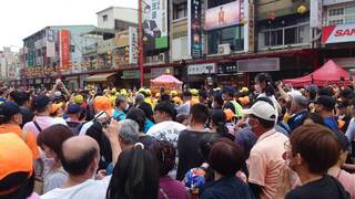 白沙屯媽祖首駐駕新港奉天宮  世紀相會萬人簇擁