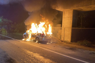 台南新化火燒車  駕駛座發現焦屍