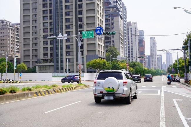 竹縣打造安全交通道路 增標線型人行道設庇護島 | 華視新聞