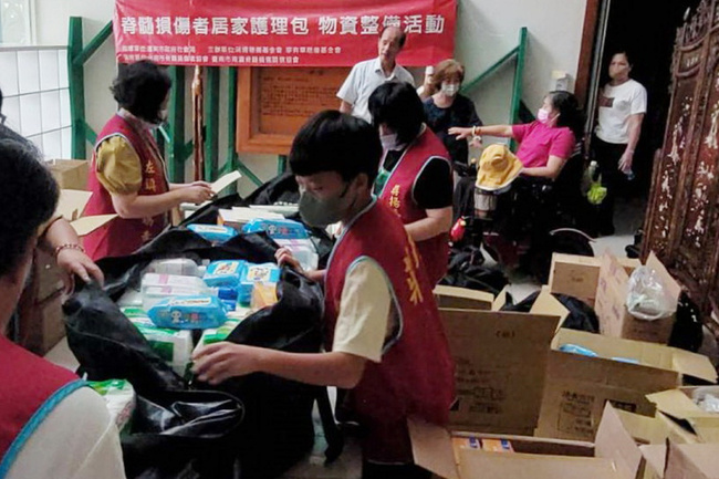蔣揚基金會助台南脊髓損傷者 2年來每月贈護理包 | 華視新聞