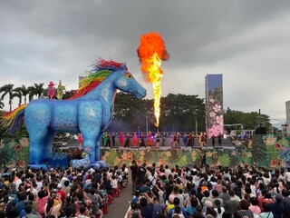 10公尺高客家文化大使「雨馬」現身屏東 9日起演8場