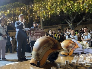 消防員上凱道訴求組工會  柯文哲簽承諾書力挺