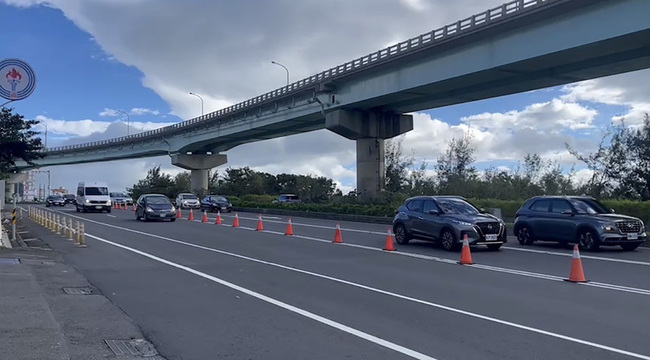 屏鵝公路連假車流逾11萬輛次 北返高峰估傍晚出現 | 華視新聞