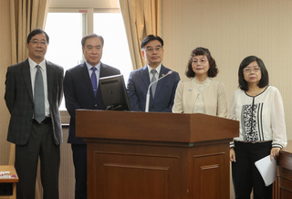 推不在籍投票 中選會委員被提名人建議公投先行