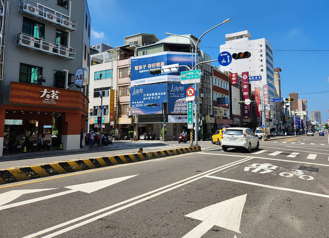 台南中西區中正路府前路  試辦機車路口直接左轉 | 華視新聞