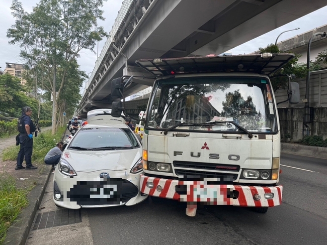 夫妻駕租賃車藏毒拒攔查逃逸  北市警民合作逮人 | 華視新聞