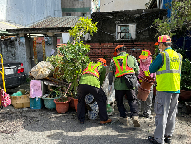 高雄登革熱防治引爭議 衛生局檢討待遇留才 | 華視新聞