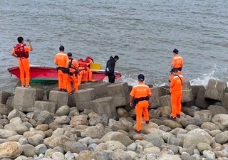 男子疑偷渡擱淺苗栗海邊  海巡逮捕送辦