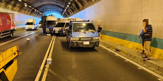 國道3號南向木柵隧道5車連撞無人傷  警排除酒駕