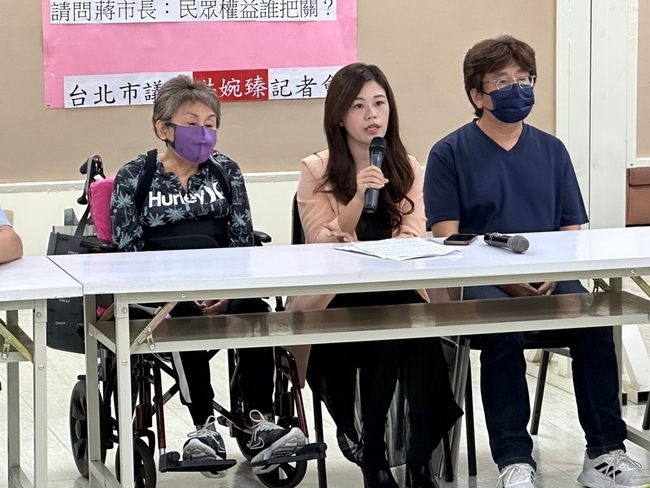 健身房浴室跌倒受傷現防滑爭議 北市研議改善作法 | 華視新聞