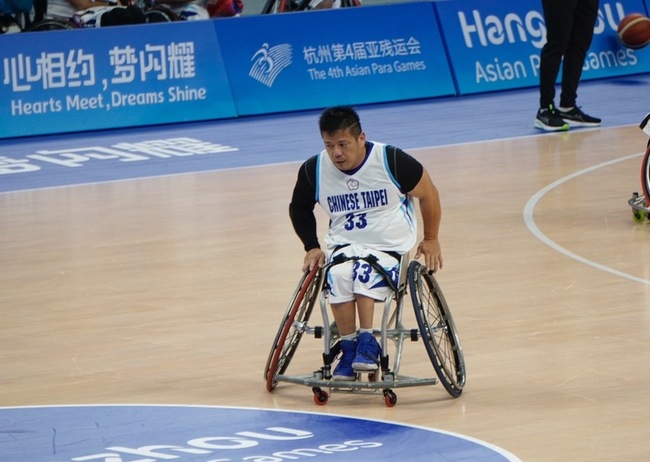 熱愛灌籃高手 輪椅籃球國手鄧和成4度拚亞帕運 | 華視新聞