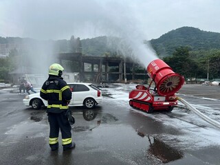 北市引進多功能消防機器人 可遙控深入危險場域