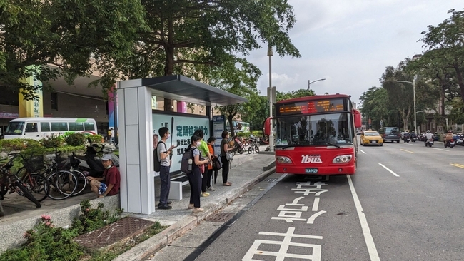 提升候車環境品質 高市公車候車亭突破千座 | 華視新聞