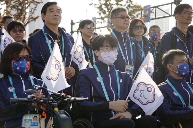 輪椅籃球轉戰擊劍 劉仕宸參與亞帕運升旗超興奮 | 華視新聞