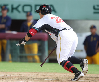 陳俊秀短打成轉機帶猿晉級  季後挑戰賽28日開打