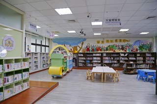 圖書館營運奪全縣特優  苗栗市長：打造市民書房