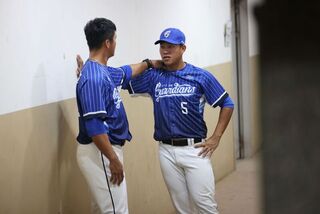 王念好、高國輝互動沒有距離 學長提點後敲首安