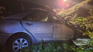 基隆望幽谷101高地轎車墜崖 駕駛拋出車外亡