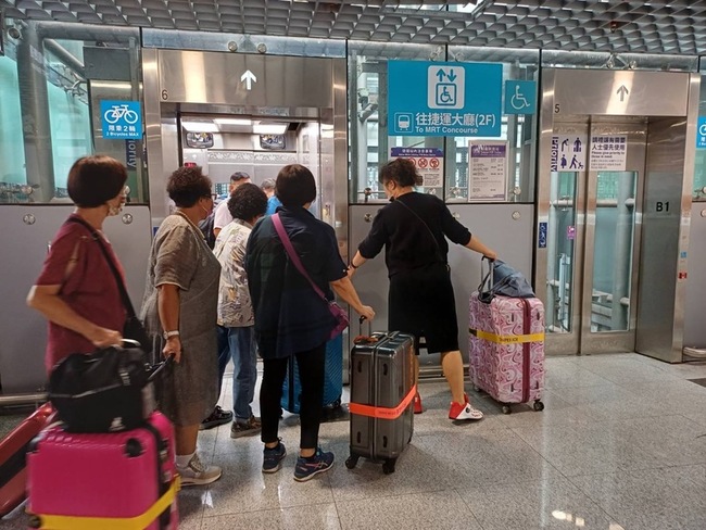 機捷A18站試辦智慧電梯 主動服務大行李與身障旅客 | 華視新聞