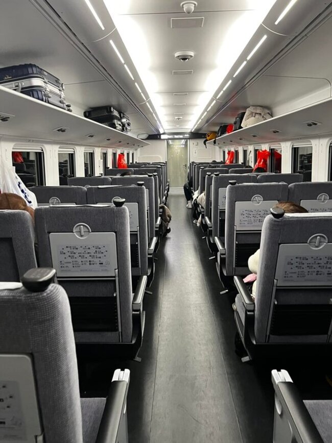 台鐵EMU3000列車座椅不舒適  劉櫂豪促交通部改善 | 華視新聞