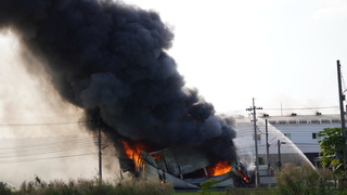 彰化芬園木材工廠大火  濃煙竄天際數公里外可見