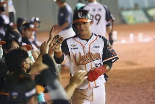 中職例行賽最終戰 張偉聖敲超前安助獅隊4連勝