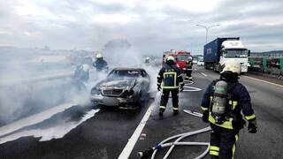 國1北上內湖路段火燒車  車流一度回堵3公里