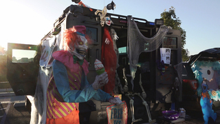 洛杉磯機場警察萬聖節派對 反恐裝甲車也變裝嚇人