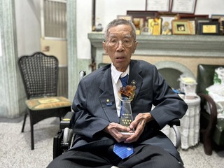 花蓮終身醫療貢獻獎 感謝百歲醫師賴錦德付出