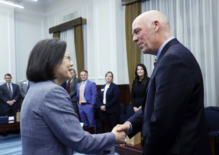 蒙大拿州長首站訪台 蔡總統盼光電半導體創雙贏