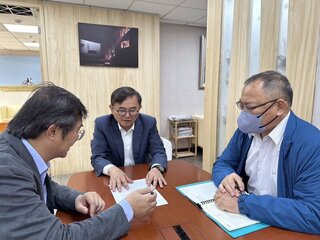 EMU3000座椅不舒適 台鐵將設計靠枕、調整椅背