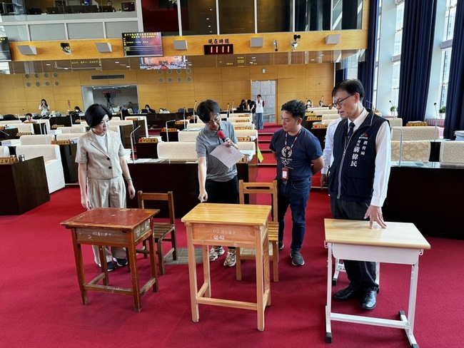 台中老舊課桌椅全換要花31年 議員籲儘速汰換 | 華視新聞