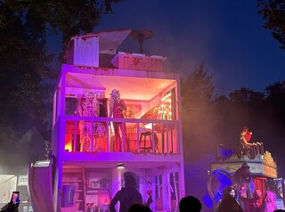 賈伯斯家萬聖節  芭比肯尼粉紅鬼屋開派對