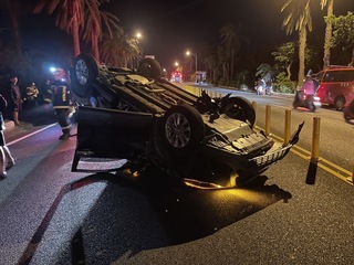 台26線墾丁2車搶快碰撞雙雙翻車 8傷幸無大礙