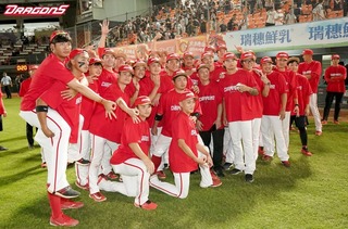 味全龍小將總冠軍賽初體驗  葉總：球員摸索成長