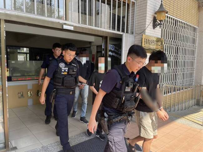 詐騙車手謊稱被人強帶到銀行 台南警追緝逮4人 | 華視新聞