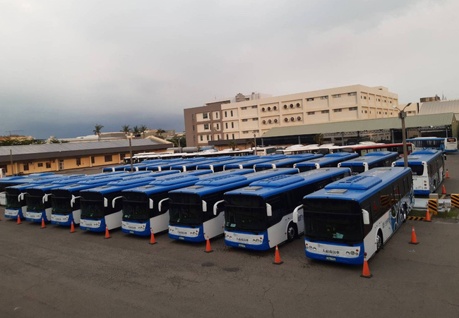 台南示範型計畫電動公車上路 20輛全配置藍幹線 | 華視新聞