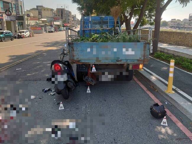 台中小貨車違停路旁  騎士撞上搶救不治 | 華視新聞
