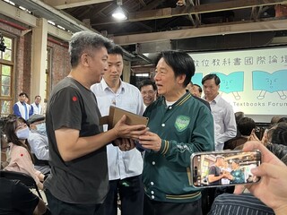 出席論壇 賴副總統：極權教科書已過去及無紙化到來